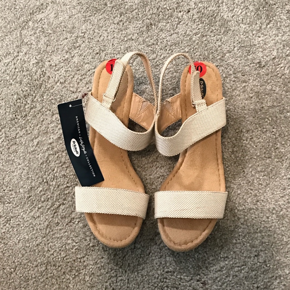 NWT Dr. Scholl’s beige wedge sandals - 10